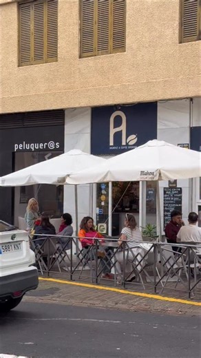 Los lunes son menos lunes donde el café es bueno y te lo sirven con cariño, y si lo puedes acompañar con una buena tosta el día puede mejorar aún más. Buenos días desde @amani.coffee 📍C/ Suárez Guerra, 50 Santa Cruz de Tenerife #amanicoffee #desayunarbien #comerensantacruz #foodies #breakfast | Paseando por Santa Cruz