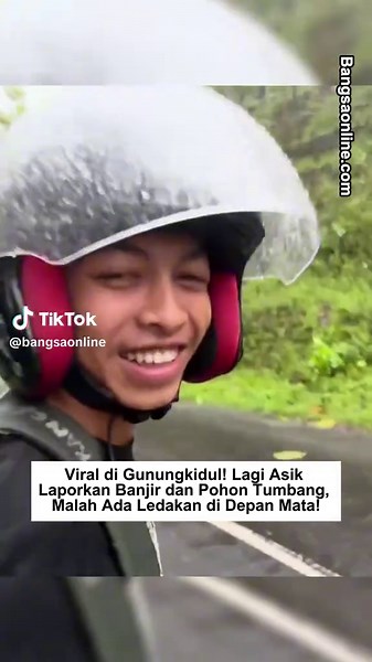 Viral di Gunungkidul! Lagi Asik Laporkan Banjir dan Pohon Tumbang, Malah Ada Ledakan di Depan Mata! Dua pemuda di Glagah, Gunungkidul, awalnya hendak melaporkan kondisi banjir dan pohon tumbang yang menghalangi jalan. Tak disangka, mereka dikejutkan dengan ledakan di hadapan mereka! Diduga korsleting kabel akibat tertimpa pohon. #tiktokberita #bangsaonline #harianbangsa #koran