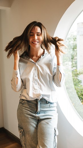 Lara Tomassi Bogarín 🧸 on Instagram: "Hermoso fin de semana, en familia y con el pelo al viento. Qué más pedir? 💕 Una secador práctico, la planchita perfecta y listo. Elijo este dúo de la línea Essential Oils de @gamaitaly.py que encuentran en todos los puntos de venta autorizados del país. No basta con estar peinadas, tenemos que cuidarnos. Los aceites esenciales como el Argán con aliados que vale la pena recomendar. Que disfruten al aire libre 🌱 ✨"