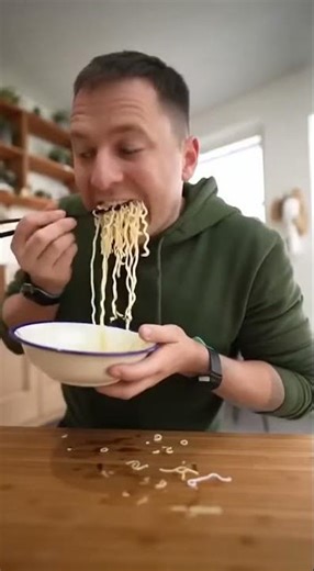 You’ve Never Seen a Dog Eat Noodles Like This!