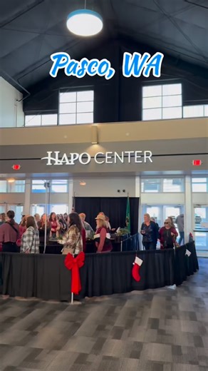Good morning Pasco, WA! We are at the Custer’s 30th Annual Christmas Arts & Crafts Show at the Hapo Center. Doors just opened and ready for a great weekend. #vizartink #pascowa #pasco #pascowashington #hapocenter #custerschristmas #art #christmas | Viz Art Ink