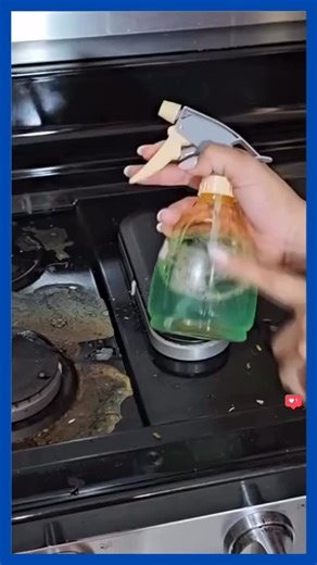 Share Usefultips on Instagram: "SECRET TO REMOVE TOUGH GREASE FROM YOUR KITCHEN IN SECONDS Say goodbye to old grease and grime with this powerful homemade cleaner: dish soap, lemon juice, vinegar, and baking soda. Spray, wipe, and watch your kitchen shine like new no scrubbing needed! Perfect for stoves, microwaves, sinks, and more. #Kitchen Cleaning Hack #GreaseRemoval Secret that"