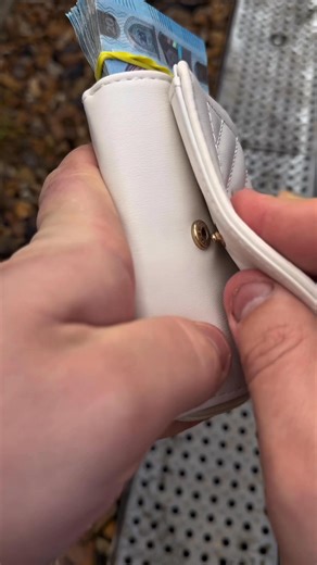 597K views · 2.2K reactions | #money #asmr #20euro | BigMoneypr | Facebook