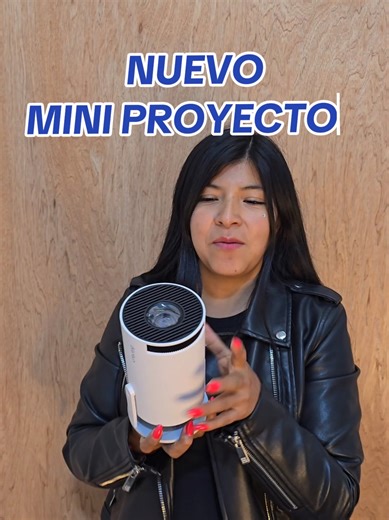 Descubre la magia del cine con nuestro mini proyector portátil