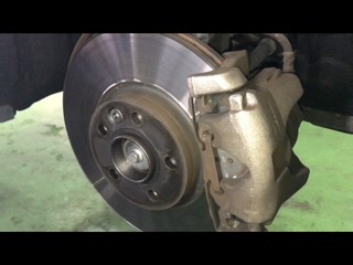 ボルボ　V60　EPB付きの　ブレーキパッド　交換