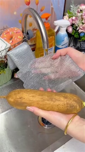 Ditch old steel wire balls. Swivo Wire Cloth uses advanced diamond-weave tech for powerful scrubbing that’s safe on nonstick pans. Durable edges, easy to rinse, and gentle on hands. Order yours here: https://zazza.in/pages/wire-rag-ps1 | Swivo India