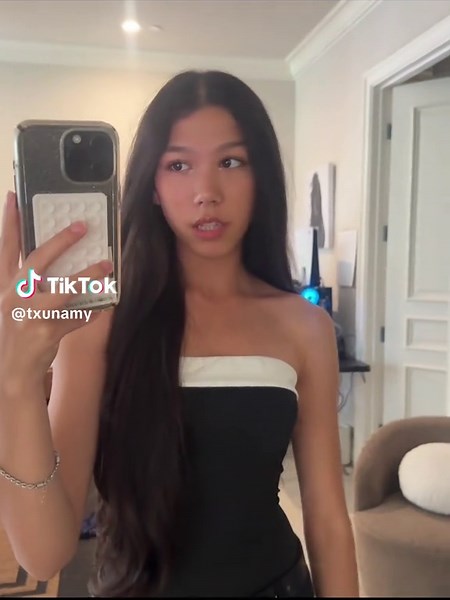 Txunamy: Looks Over Love and Fun