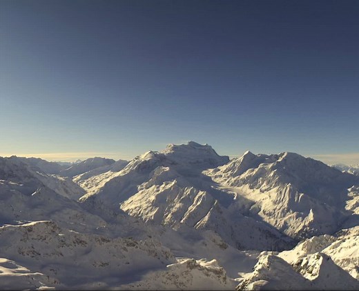 🌞 Belle semaine à tous 🌞 Et elle débute plutôt bien avec le retour du soleil... 👉www.nendaz.ch/webcams | Nendaz Switzerland