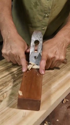 朽ち木から芸術品へ：職人技の極致✨ #wood #woodworking #民间手艺人 #woodcarving #pottery