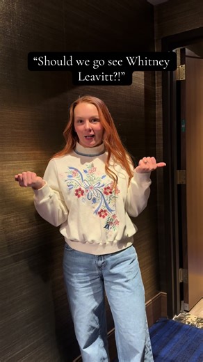 @Whitney Leavitt making two SAHMs whole week! We love you queen! Btw she’s not lip syncing in case you were wondering 🤘🏻💃 #chicagothemusical #whitneyleavitt #nyc #weloveyou #broadwaymusicals @Lynsey Elswick