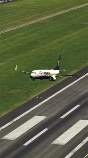 RYANAIR takeoff #ryanair #worldofairports