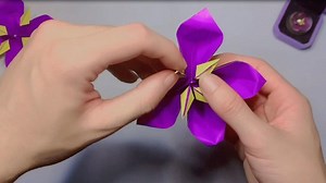 44 reactions | To mark the National Memorial Day for the victims of the Nanjing Massacre on Dec 13, origami artist Pei Haozheng released a tutorial on how to fold Zijin Grass, often referred to as the "flower of peace". bit.ly/3dMiTCL | China Culture | Facebook