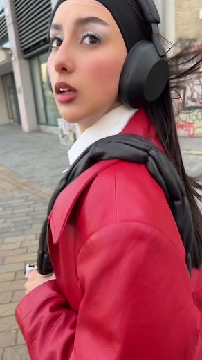 Komi Demiko and Mariana Zoch Repeat Hello