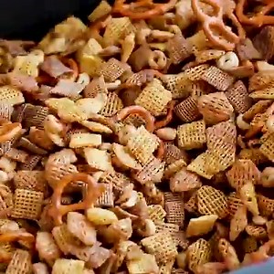 516K views · 280 reactions | The Best Homemade Chex Mix for all of your holiday gatherings!  RECIPE HERE --> https://www.browneyedbaker.com/homemade-chex-mix/ | Brown Eyed Baker | Facebook