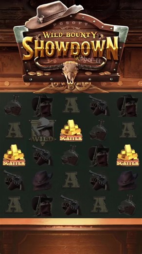 ——九層の宮殿の壁の下で、彼女は元々名もなき光の輝きであったが、最終的には炎は天を焦がす猛烈な炎と化した。 空気はまだ冷たく、露が広がっていた。高貴な生まれの若い女性が、皇宮へと続く皇園の小径をゆっくりと歩いていた。今年の皇后選びは春を前にした最初の一大行事であり、長安の豪族たちは皆、参加を熱望していた。しかし、簡素な白いドレスをまとい、花々の間に静かに佇むこの女性は、高貴な家柄の出身ではなかった。 彼女の名は霍華。帝室医学院の判事の娘だった。幼い頃から聡明で、婚姻適齢に達する前から音楽、文学、礼儀作法に精通していた。しかし、生来無関心な彼女は、皇帝の寵愛を得るために宮廷に入るつもりはなかった。 「お嬢様、一度宮の門をくぐったら、後戻りはできません」と清孟は優しく彼女に諭した。彼女は霍華の幼なじみの親友で、落ち着きと威厳に満ち、まるで蘭の部屋のように静謐だった。 「わかっています」霍華は軽く微笑んだが、その目にはどこか悲しみが残っていた。「しかし、これが私の運命ならば、受け入れるしかないのです」 彼女は黄金宮で若き皇帝に初めて会った。 玉座に座る皇帝の顔は翡翠のように冷たく、威厳に満ち