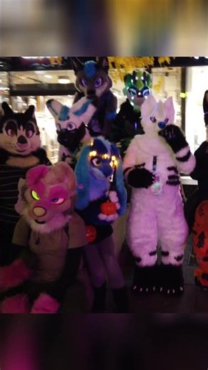 Furries bei Nacht | Vor-Halloween Nacht-Suitwalk Leipzig | 26. Oktober 2024 | #Furry | Tankii