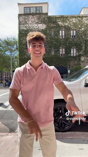 2 of us can’t dance, guess who 🤣 @Jenny Hoyos 🤪 @JUSTJULES 💖 | just jules