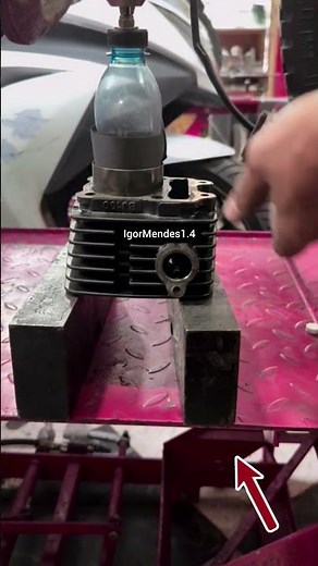 super clean and sarvecing Cleaning a Motorcycle Engine Using a Bottle 😳 | Quick & Easy Method!"