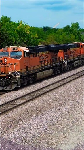 "ARE U KIDDING ME" AS GEVO SCREAMS IN NOTCH 8! #trains #bnsfrailway #bnsf