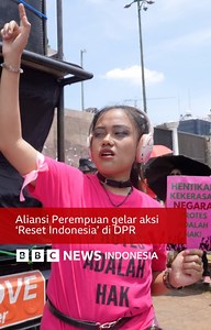 16K views · 499 reactions | Aliansi Perempuan Indonesia menggelar aksi "Reset Indonesia" di depan Gedung DPR pada Rabu (03/09). Mereka menuntut pemerintah dan DPR mewujudkan "17+8 Tuntutan Rakyat". Para peserta aksi mengenakan baju berwarna pink dan hitam. Pink menjadi simbol perlawanan, sedangkan hitam berarti "Indonesia masih gelap". | BBC News Indonesia | Facebook