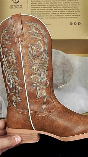 Vintage brown boots, wide calf comfort #WideCalfBoots #cowgirlboots #westernfashion