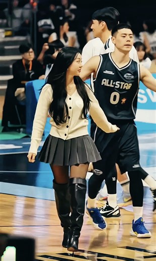 Japan really said: “Welcome to 2050.” 🚀 Japan has this way of taking everyday moments and quietly upgrading them into the future. Not with loud flexes… but with small innovations that make life smoother, cleaner, and impossibly convenient. 🇯🇵✨ From public bathrooms that feel more high-tech than most homes, to police uniforms with built-in fans, to vending machines that somehow always know exactly what you need — Japan makes the ordinary feel magical. Even their shopping carts help you check o