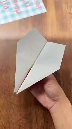 172K views · 862 reactions | Learn to fold a simple and practical paper airplane #Origami #Tutorial #papercraft #explore #viral | People Crafts | Facebook