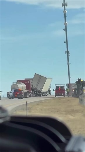 Daily trucking content. Real loads. Real miles. No shortcuts — just work. Follow for more. #trucking #cargo #logistics #freight #cdl