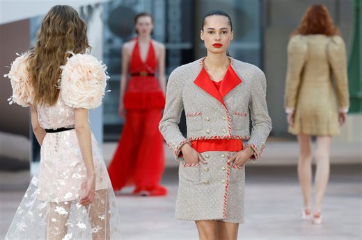 Chanel bajo cero: así fue el desfile más esperado de la alta costura en medio de la ola polar que golpea París
