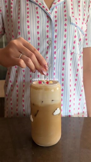 cozy morning routine 🌺☕️🍓🥞 #morningroutine #cozymorning #cozytok #cozyathome #morninginmylife @la Vie en Rose @Anthropologie @BEING FRENSHE @Nespresso
