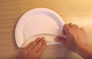 How to Make a Quick, Easy Takeout Container Out of a Paper Plate