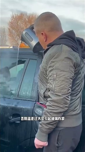 الأب ضد سيارة متجمّدة… كارثة في ثوانٍ 😭❄️