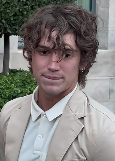 Vinnie's Charming Smile in Paris