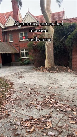 Exploring an Abandoned Mansion in Melbourne