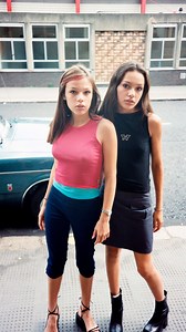 Pedro Fumero on Instagram: "Esta es la mirada incómoda de Juergen Teller al mundo de la moda en los años 90. Este fotógrafo contemporáneo tranfoma simples castings de modelos en una serie fotografía que hoy es arte, archivo y una crítica silenciosa. Photographed 1990s Go-Sees no busca mostrar glamour, sino la vulnerabilidad de las jóvenes modelos perdidas, sin filtros, solo con la cruel realidad. Esta serie nos obliga a cuestionar los límites dentro del mundo de la moda"