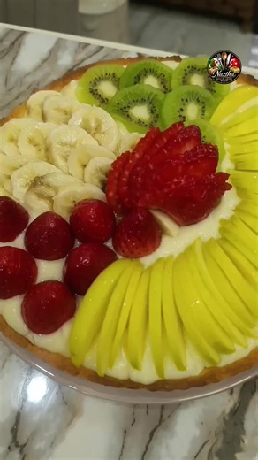 naziha Turco dz cuisine tarte aux fruits 😋💯👍🍓🍌🍍🍏🥝 pâte brise farine sel sucre margarine œuf crème pâtissière fruits #TarteAuxFruits #PatisserieFrancaise #TarteRamadan #GateauxRamadan #TarteFrancoAlgerie