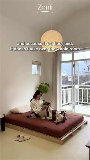 Comfortable Japanese-style bedroom set-up #zonli #floormattress #tatami #bedframe