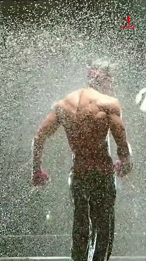 411K views · 10K reactions | Scenes that got our heart  #ShahRukhKhan #MainHoonNa #Raees #Dilwale #Raone #srkian #srkedits #entryscene #bollywood #bollywoodstyle #movie | Red Chillies Entertainment | Facebook