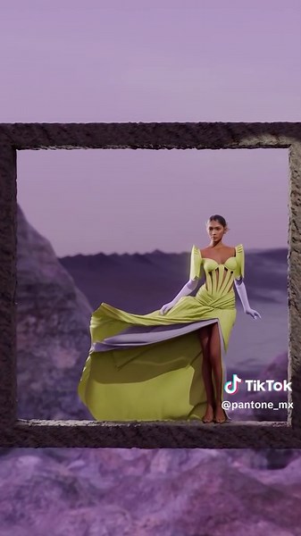 La colaboración @itsclo3d x Pantone Dualities continúa con el diseñador filipino Lhenvil Paneda (@lhenvilpaneda). Inspirada en el traje nacional filipino, el terno, la creación digital de Lhenvil combina la tradición con la innovación. Con Pantone's Large Leafed Lime & Violetta, captura la dualidad de suavidad y estructura, herencia y modernidad, todo ello dado vida en CLO3D. #pantone #pantonemx #diseño #inspiración #color