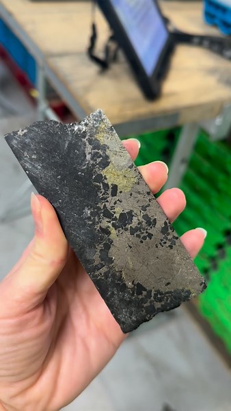 Probably one of the most amazing pieces of rock core I’ve ever seen fml #geology #geologist #scottishgeology #scottishgeologist | Scottish Geologist