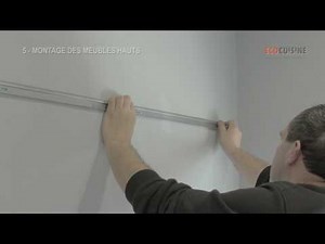 Monter sa cuisine soi-même, étape 5 : le montage des meubles hauts