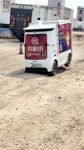 UNBELIEVABLE Balance! Autonomous Delivery Bot Survives DEEP Hole 🤖