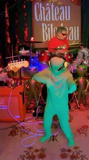 Christmas Chaos Live from the Château Bilodeau studio – Instrumental Outro | Alien Exit #Shorts