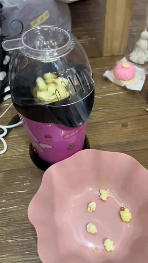 #children #tiktok #toy Such a small popcorn machine is so cool.