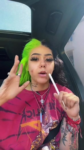 Makeup tutorial in the car 💀 #sarcus #makeup #makeupinthecar #makeuptutorial