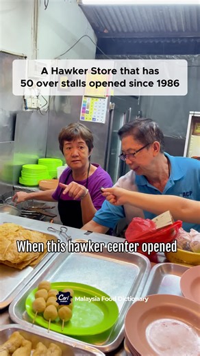 【A Food Paradise of Johor Bahru’s Legendary Stalls! 😍✨】 📍 Located in JB — Cedar Point Food Centre (食得福美食中心) If you want to enjoy JB’s long-standing local favorites all in one place, this is it! Established in 1986, Cedar Point Food Centre has been operating for nearly 40 years and houses over 50 stalls 😯 Many of them have been here since the early days 👍 It’s not just a nostalgic spot for locals who grew up eating here, but also a must-visit food destination for visitors from other states 🔥