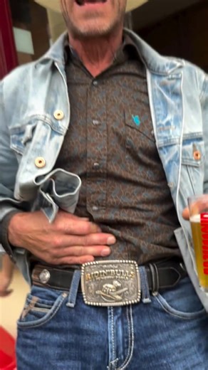 This guy started bull-riding at 49 years old after a long career in the show jumping industry. It was pleasure to have him with us for his first ! 🔥 from Belgium 🇧🇪 ------------ https://amzn.to/4hmfkDh #buckingbulls #bullriding #rodeo #csnbr | kencarterx