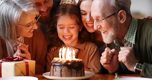 Tort czekoladowy dla dziecka: przepis na prosty i lekki tort