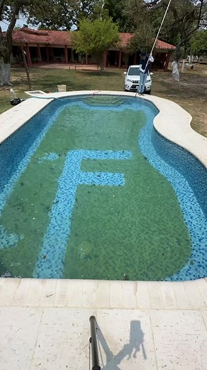 Limpieza de una piscina TimeLapse | limpieza de piscinas radiactivas