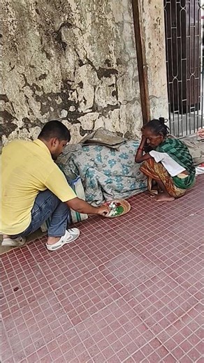 Respect old woman 🙏💯❤️#trending #viral #shorts #humanity #kindness#help